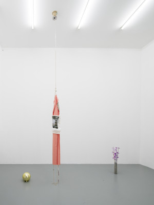 Nina Azoulay, Rosalind, Jacquard, épingles, strass, LED, tissu PVC, molleton, tissu, polyester, houzeaux, 2024.