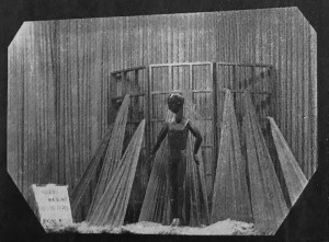 Vitrine de démonstration, Exposition de l'Avancement des Sciences, Société pour le perfectionnement de l'éclairage, Lyon, 1926.